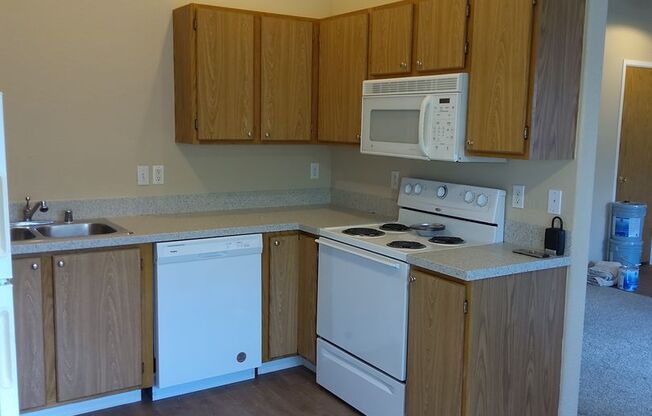 2 beds, 1 bath, 750 sqft, $1,375, Unit Bluff-6