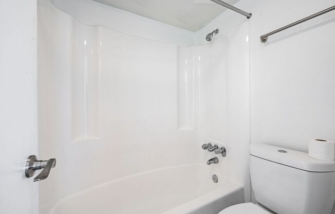 2 beds, 1 bath, 780 sqft, $1,149, Unit 11502