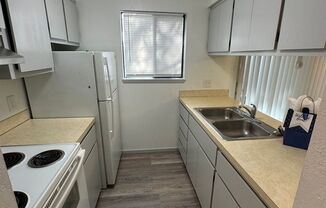 2 beds, 1 bath, 754 sqft, $1,475, Unit 03