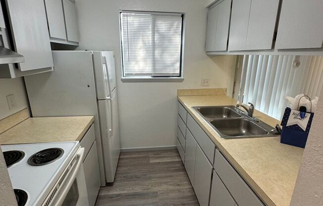 2 beds, 1 bath, 754 sqft, $1,475, Unit 03