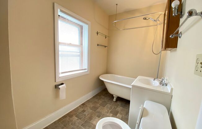 1 bed, 1 bath, $1,095, Unit 10