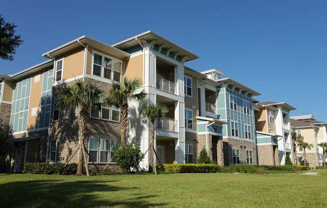 Beautiful property with palm trees located in Davenport, Florida 33896