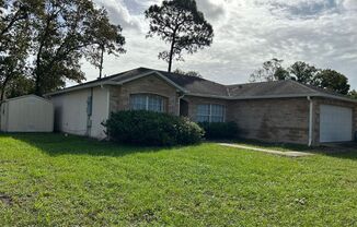 Deltona home - Move in ready.