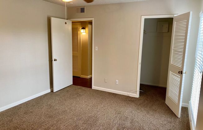 $1,635 Millbrook & Shaw, 2 Bedroom Condo - Alamos #A, Fresno