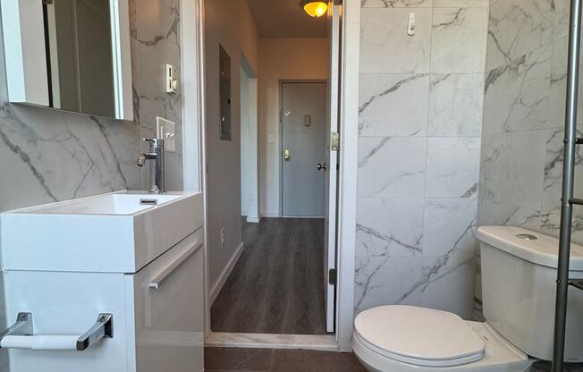 1 bed, 1 bath, $1,195, Unit 4L