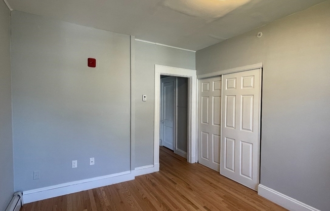 Studio, 1 bath, 317 sqft, $1,900, Unit 4