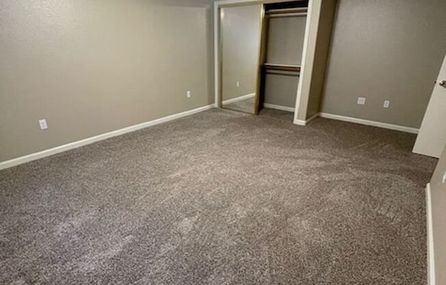 1 bed, 1 bath, 822 sqft, $1,395, Unit 910 H 105