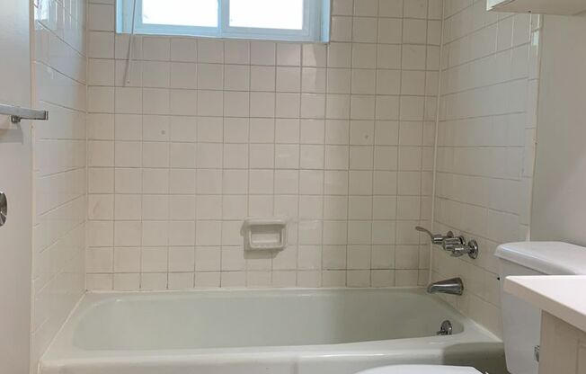 2 beds, 1 bath, 700 sqft, $945, Unit 9155