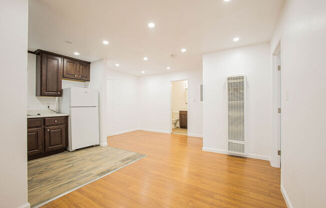 1 bed, 1 bath, $2,300, Unit Montecito Ave 137 - 203