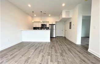 1 bed, 1 bath, 642 sqft, $2,400, Unit 404