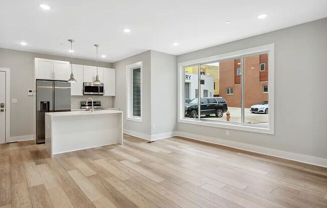 2120 E Berges