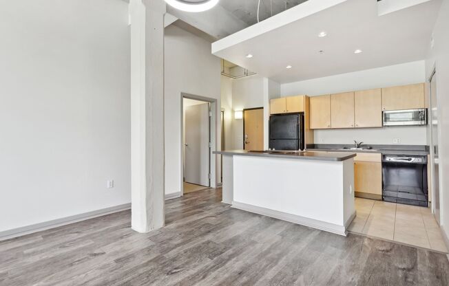 2 beds, 2 baths, 1,096 sqft, $1,825, Unit 210