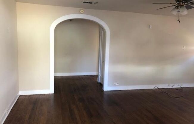 Charming 2/1 in Castle Heights area