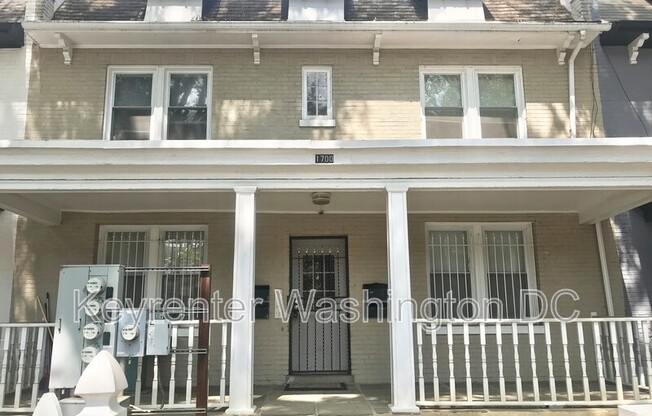1700 W VIRGINIA AVE