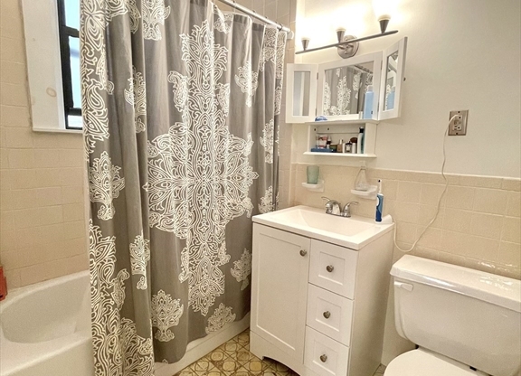 Studio, 1 bath, 338 sqft, $2,250, Unit 38