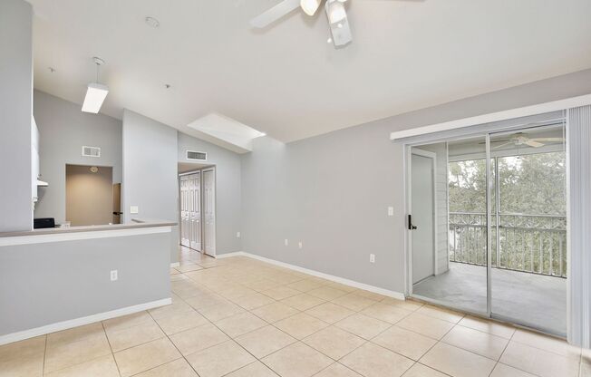 Bright 3rd-Floor 1/1 Condo with Screened Balcony in Park Central!