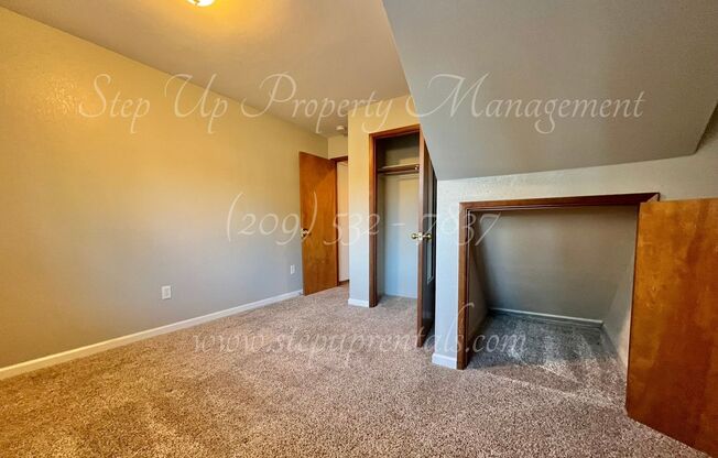 2 beds, 1 bath, 697 sqft, $1,550, Unit B