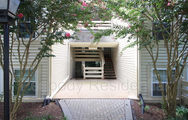 2233 G LOVEDALE LN