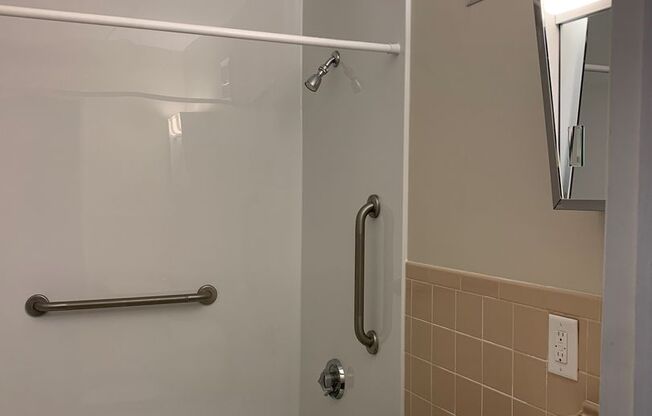 1 bed, 1 bath, 610 sqft, $2,200, Unit C105