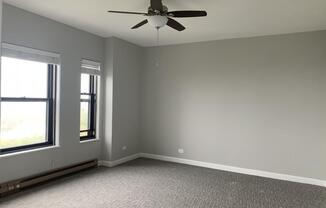 2150 N Lincoln Park W