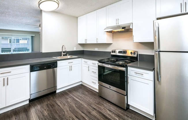 Electric Range In Kitchen at 1038 on Second, Lafayette, 94549