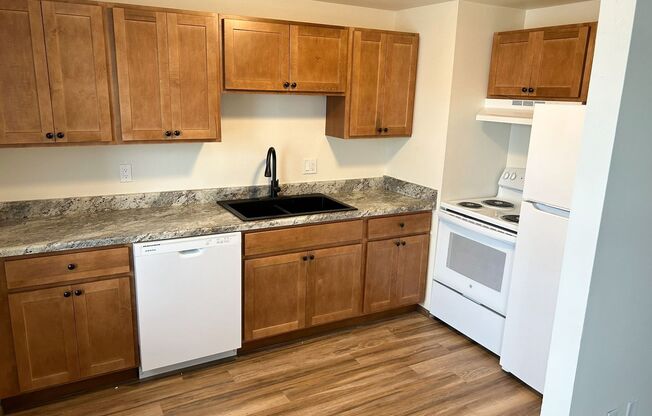 2 beds, 1 bath, 820 sqft, $999.99, Unit 06