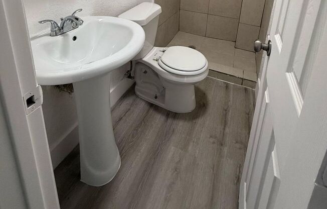 Studio, 1 bath, 400 sqft, $1,600, Unit 50-6