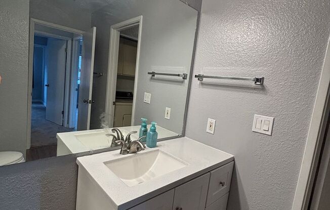 2 beds, 1 bath, $2,950