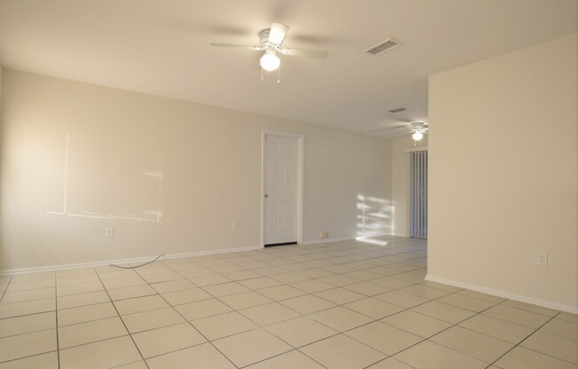 Charming 3-Bedroom Home Near Downtown Orlando & MCO – Spacious Yard & Modern Upgrades!