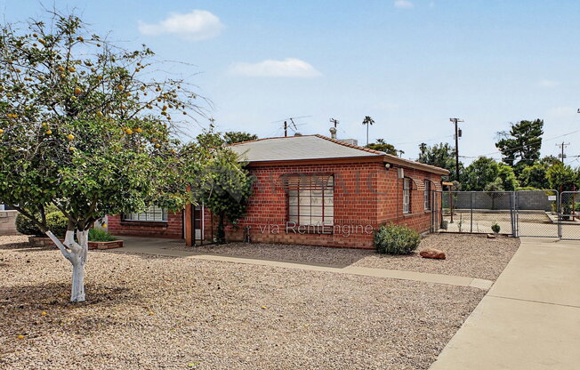 3 beds, 2 baths, 1,553 sqft, $2,300