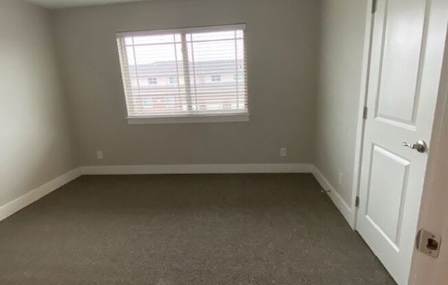1 bed, 1 bath, 1,083 sqft, $1,796, Unit 2211-204