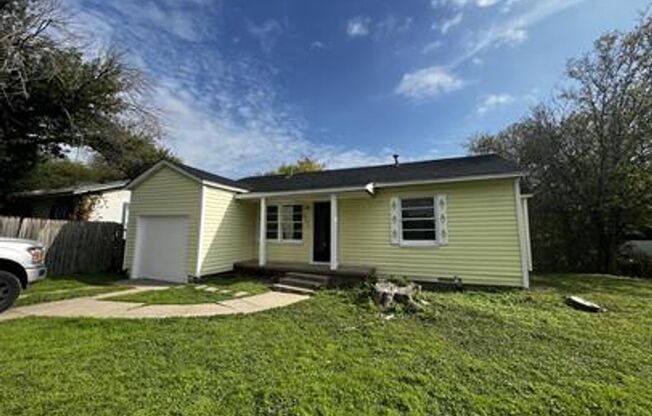 Newly remodeled 2/1 available now