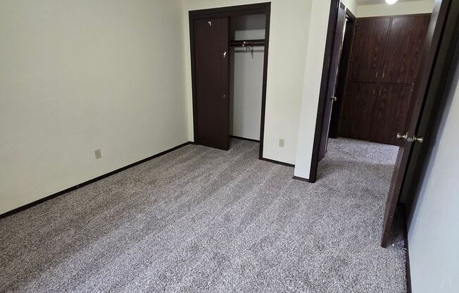 2 beds, 1 bath, 824 sqft, $1,229, Unit 1658-06