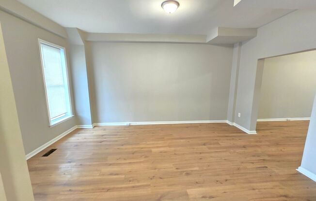Beautiful 4.5 Bedroom 2 Bathroom West Baltimore Town Home
