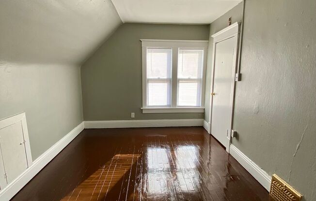 1 bed, 1 bath, $700, Unit 2