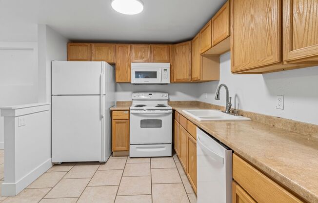 Cozy 2-Bed Lower Unit w/ Fenced Yard Minutes from Saltwater State Park