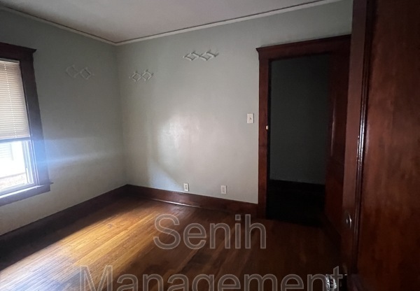 1495 W GRAND BLVD