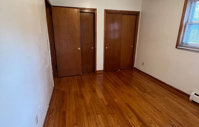 2 beds, 1 bath, 903 sqft, $1,290, Unit D-3