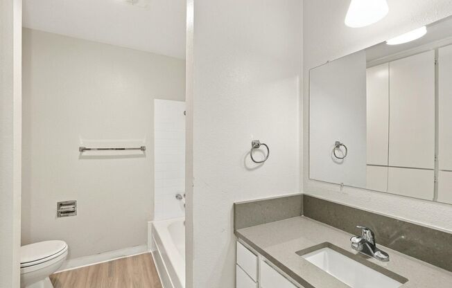 2 beds, 1.5 baths, 900 sqft, $1,645, Unit 6515