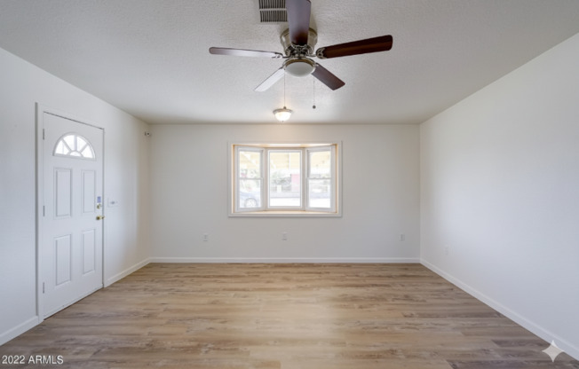 1908 E LYNNE LN