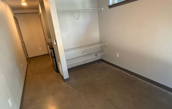 Studio, 1 bath, 200 sqft, $975, Unit 607