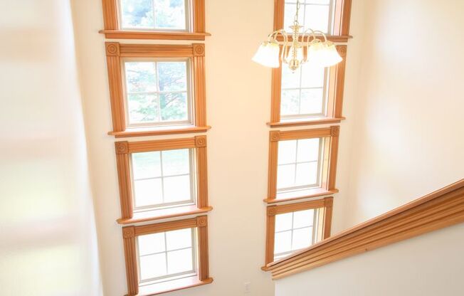 2 beds, 2 baths, 1,850 sqft, $2,285