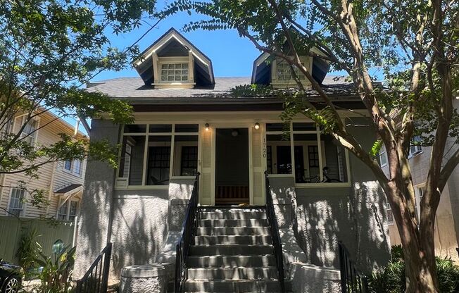 6 BR Home on Broadway with Pool, Available for Next School Year!