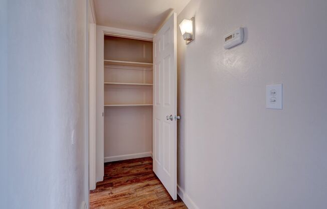 1 bed, 1 bath, 750 sqft, $695, Unit 2733 NW 36th St