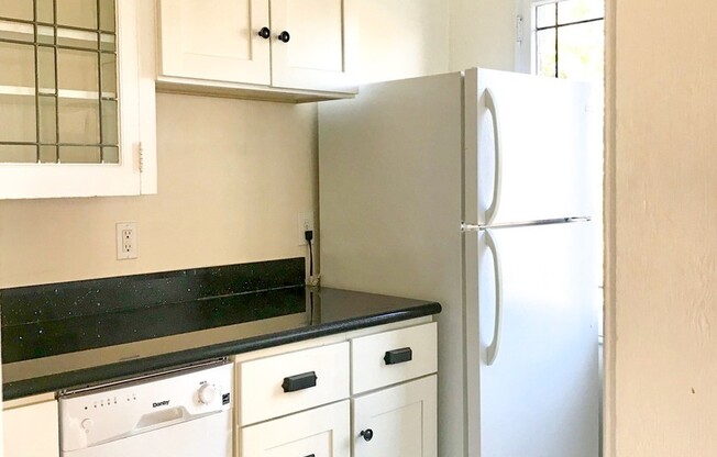 1 bed, 1 bath, 590 sqft, $2,095, Unit 13