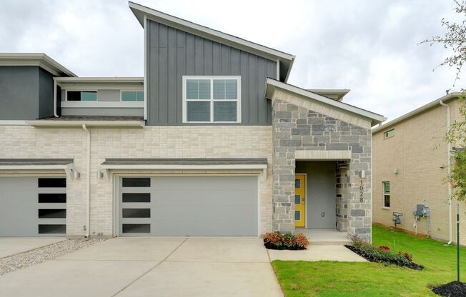 UPDATED TOWNHOME with 2 Car Garage!!!