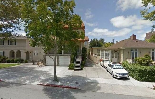 G4 | 1452 Bellevue Avenue