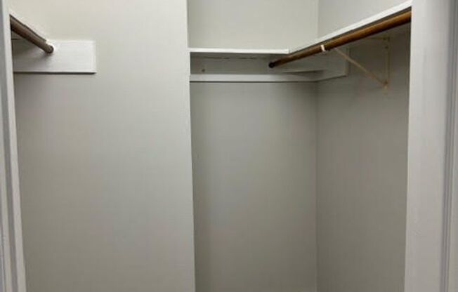 Spacious 2BR/2BA Green Hills Condo – Prime Location, Fully Equipped!