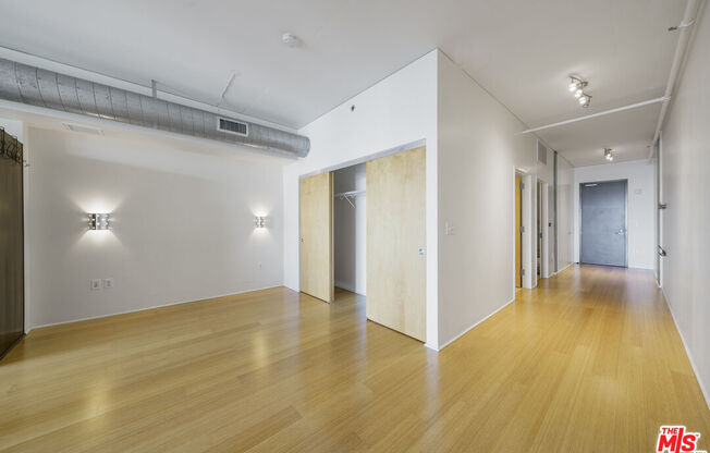1 bed, 1 bath, 960 sqft, $3,000, Unit 1017