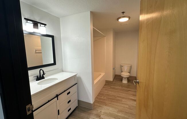 2 beds, 1 bath, 815 sqft, $1,725, Unit 508